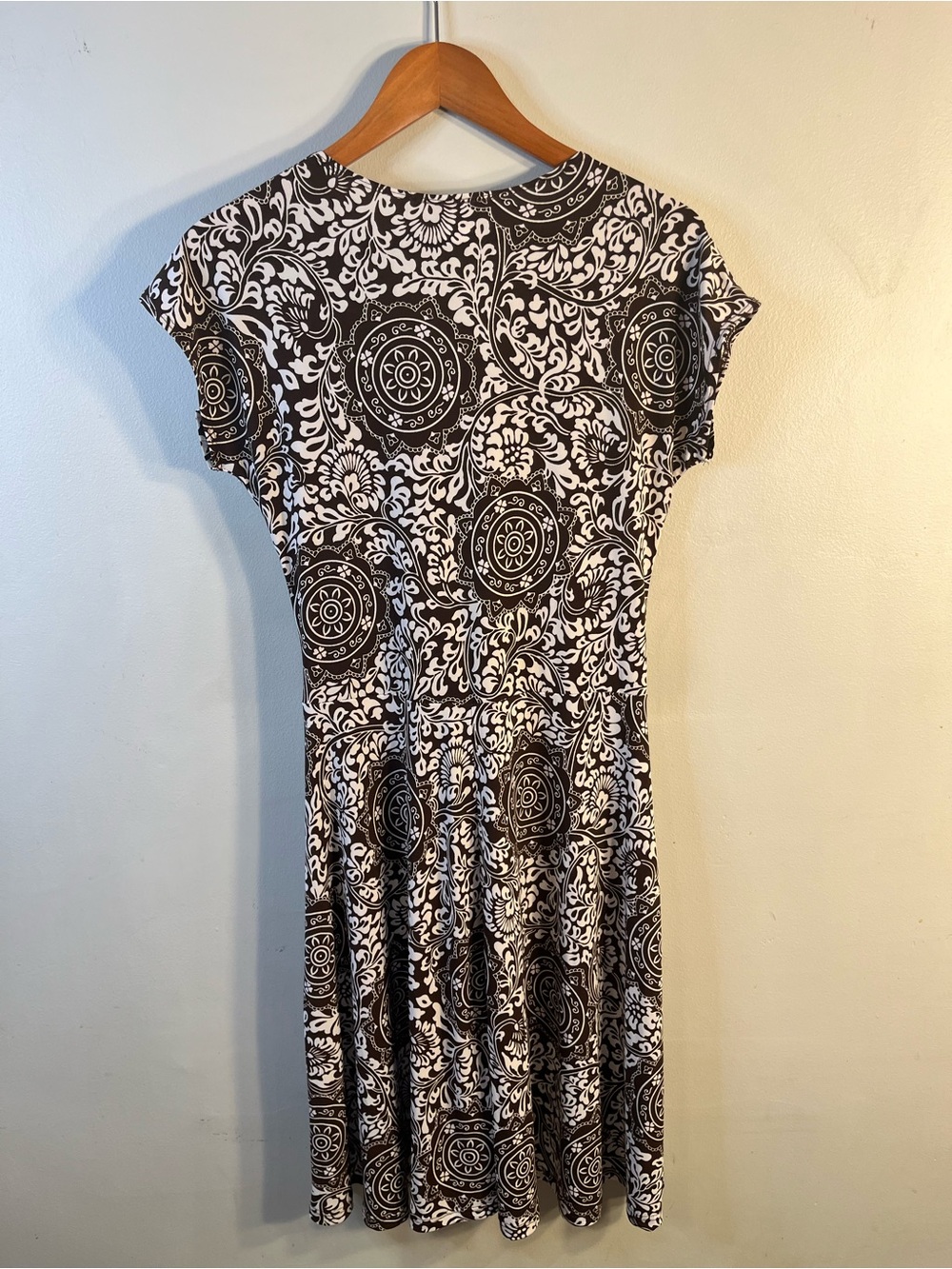 Sushi Flower Shirt Dress Rich Chocolate Brown/White Short Sleeve V Neck L - Picture 2 of 7